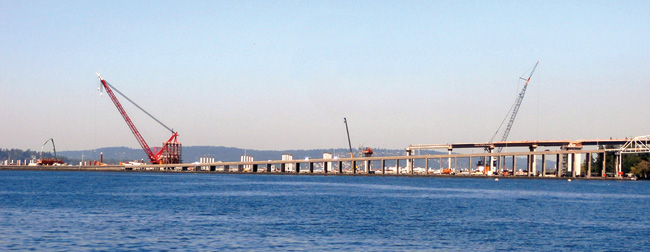 ワシントン湖を渡るI-90の浮橋