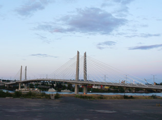 Tilikum Crossing, Bridge of the People