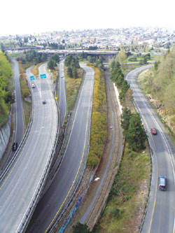 ハイウェイと鉄道