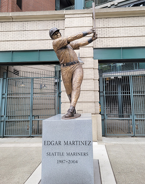 Tモバイル・パーク　エドガー・マルティネスの銅像