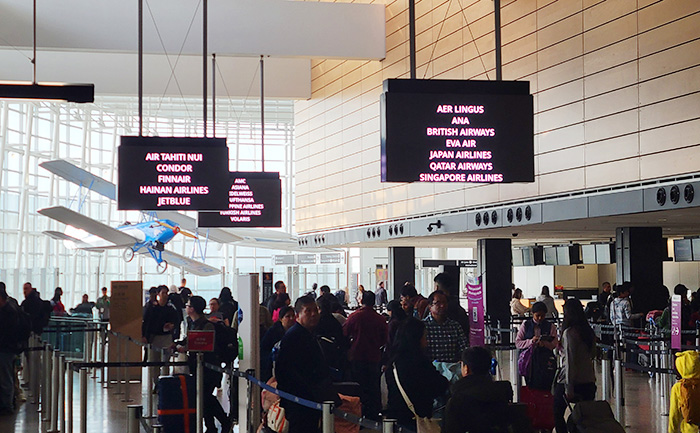 シアトル・タコマ国際空港 全日本航空や日本航空のカウンター