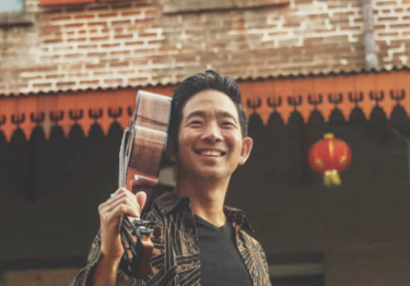 ウクレレアーティスト　ジェイク・シマブクロ